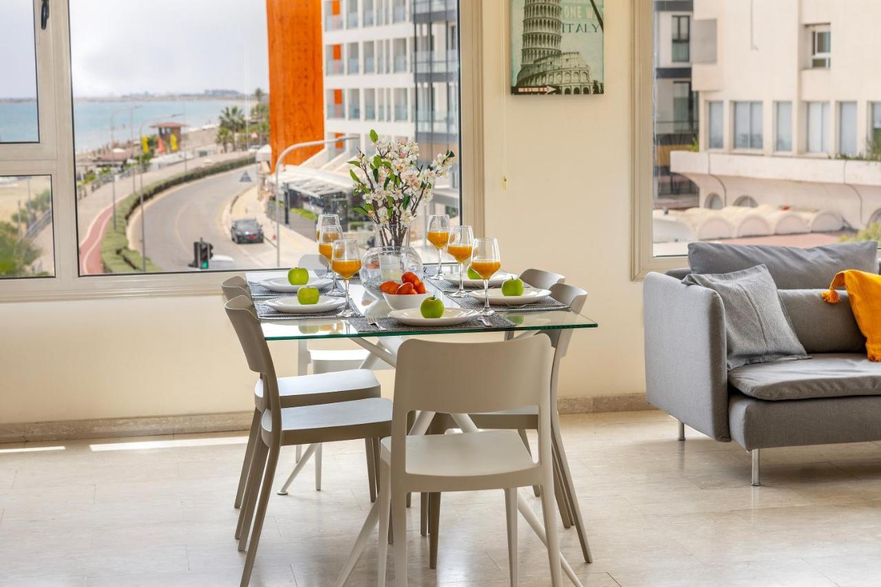 Mackenzie Beachfront Eftyhia Suite 라르나카 외부 사진