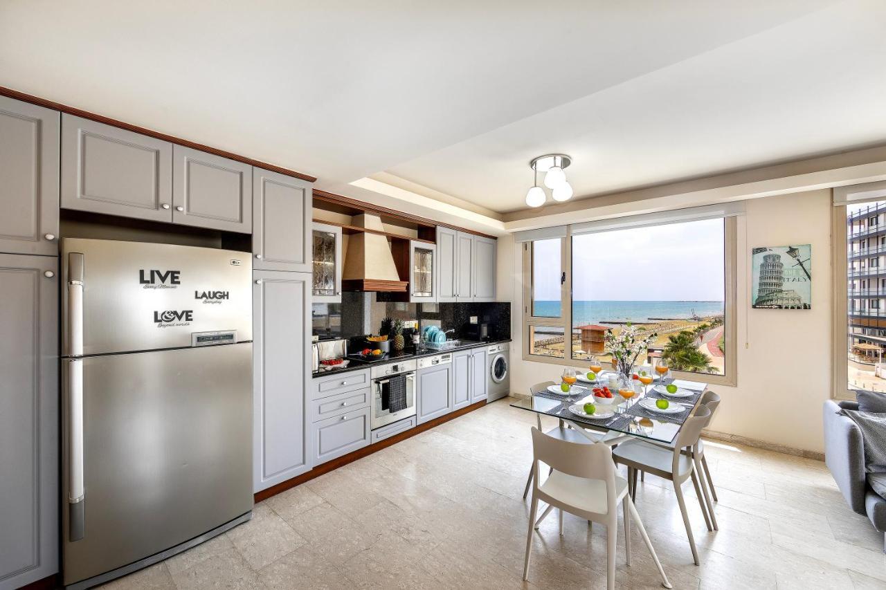 Mackenzie Beachfront Eftyhia Suite 라르나카 외부 사진